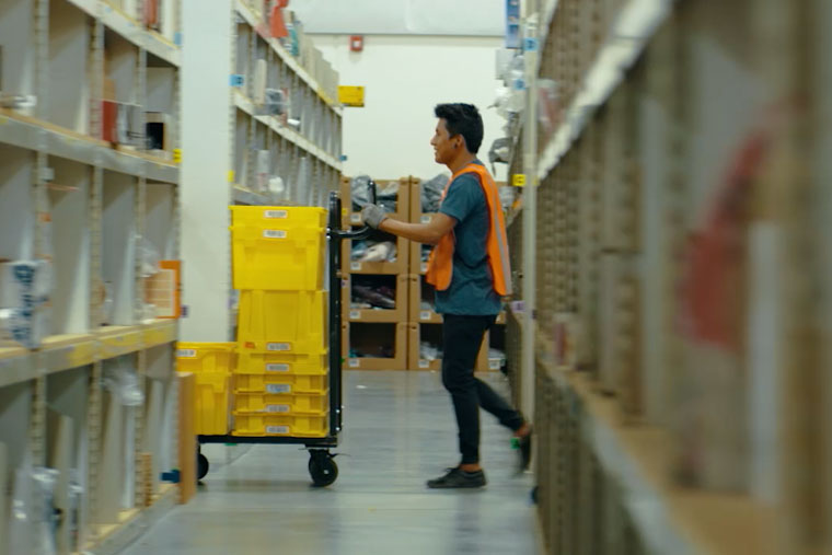 Amazon Seeks to Hire 100,000 to Keep Up With Surge in Orders