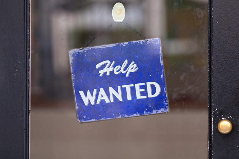 US Jobless Claims Drop to Pandemic Low of 267,000