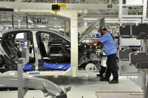 US Factory Output Dips in June on Chip Shortage
