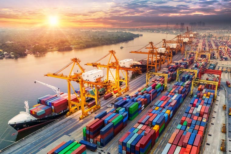 Shipping Snags Prompt US Firms to Mull Retreat from China