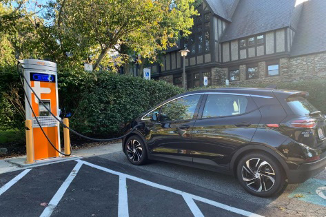 Biden Pushes Electric Vehicle Chargers as Energy Costs Spike