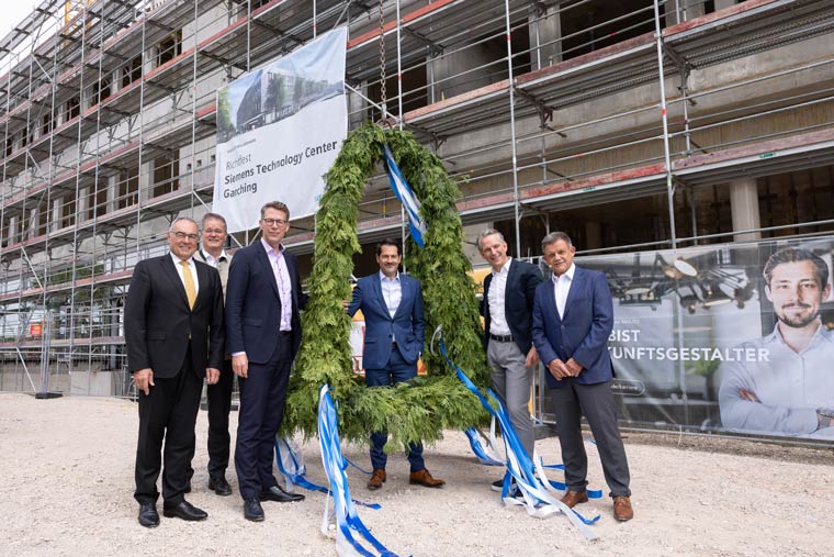 Siemens Hosts Topping-Out Ceremony for New Innovation Hub