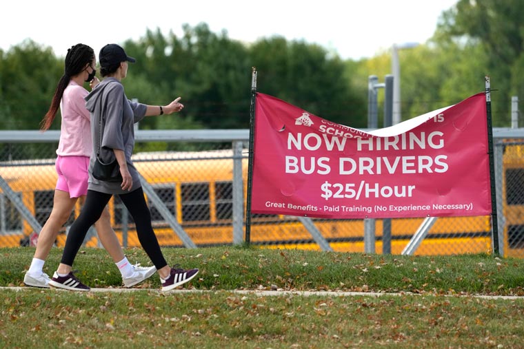 US Jobless Claims Fall to Lowest Level in Nearly 8 Months