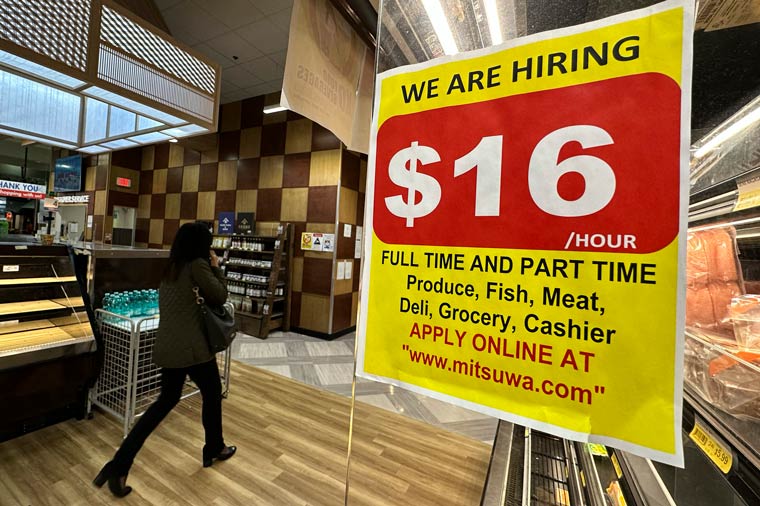 US Jobless Claims Remain Low