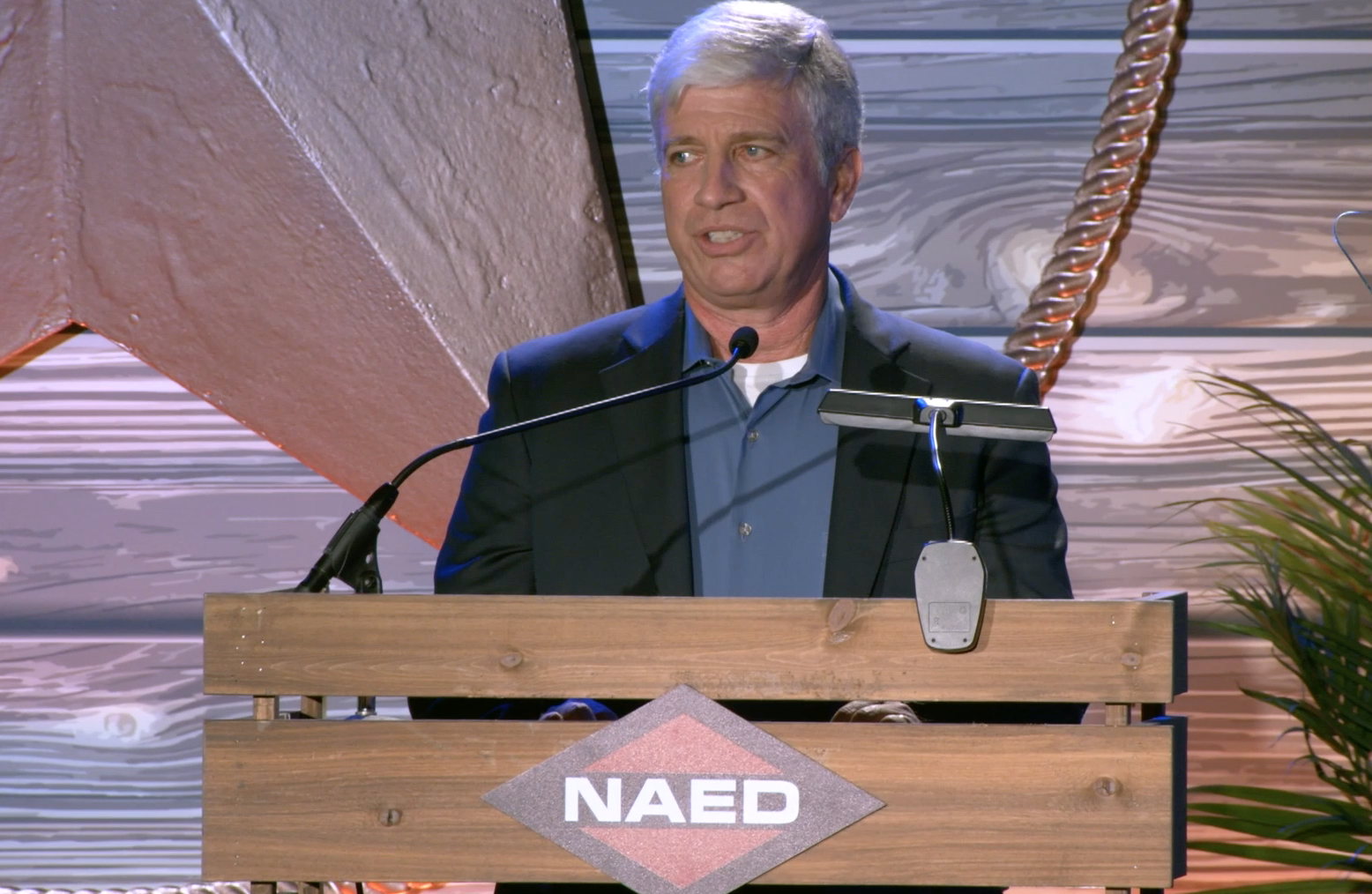 Video: Phil Hale Earns Distributor Distinguished Service Award