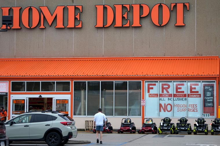 Home Depot Breaks Sales Slump in Fourth Quarter
